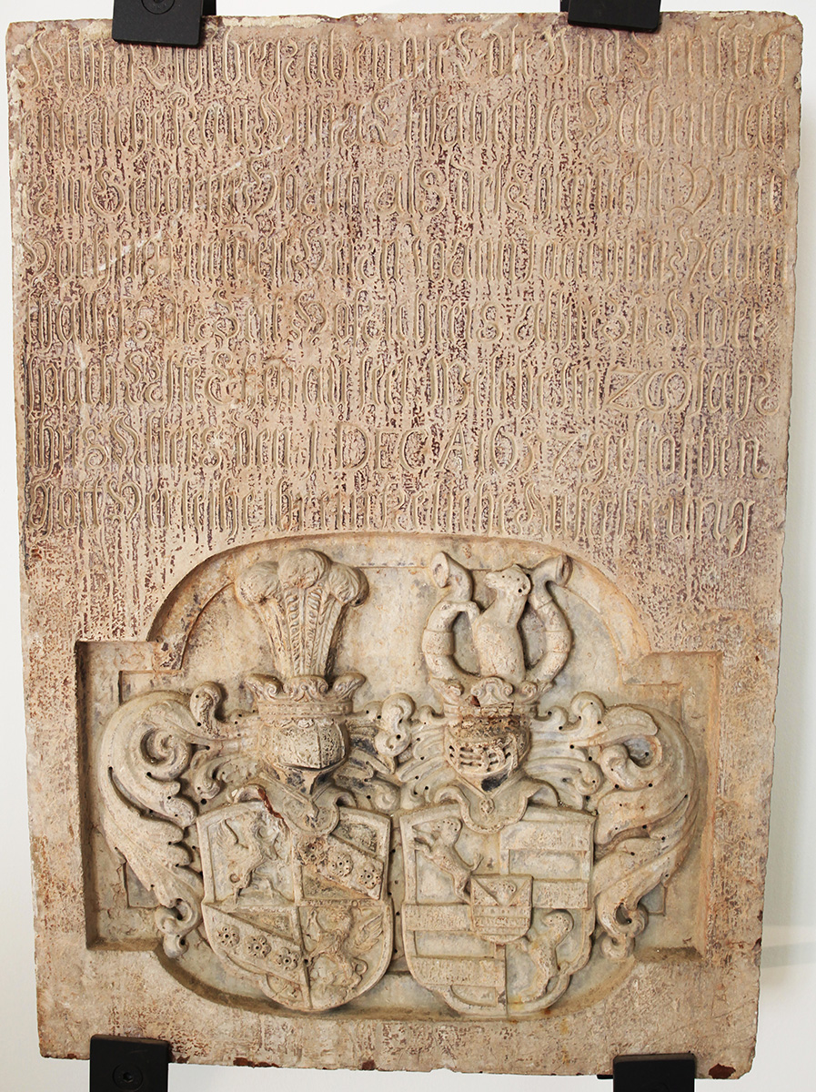 Gedenkplatte mit Ehewappen