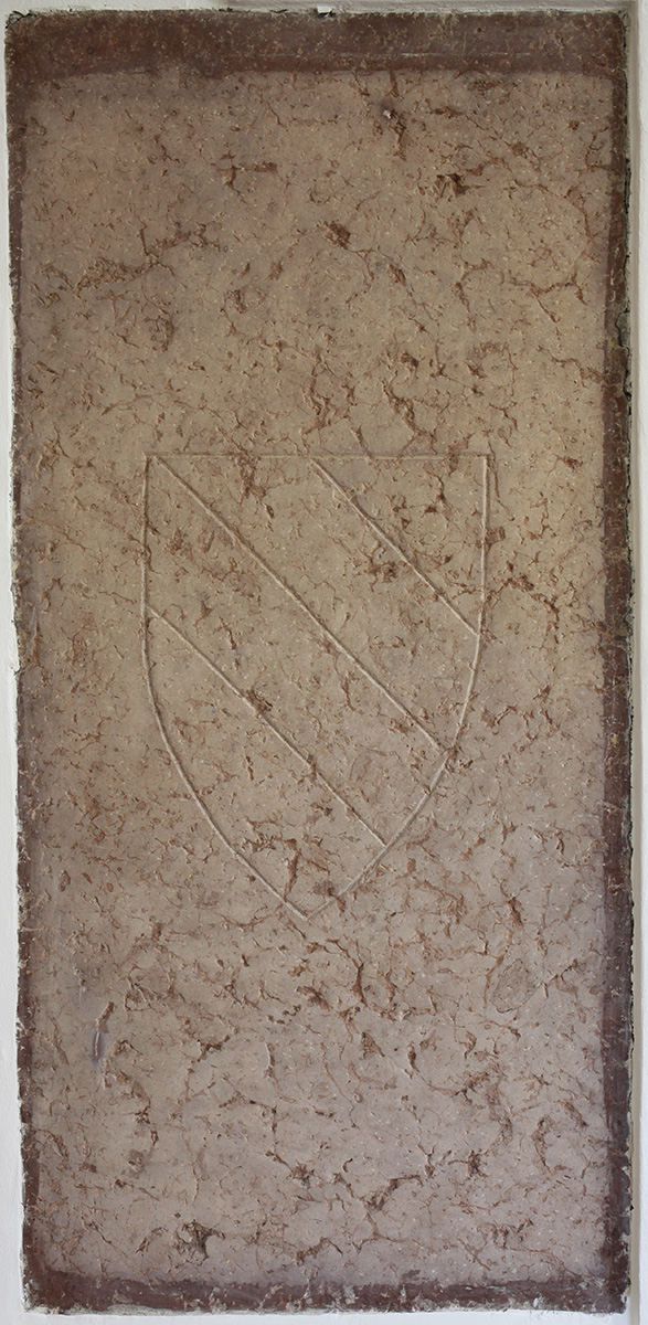 Gedenkplatte mit den Wappen der Rottauer