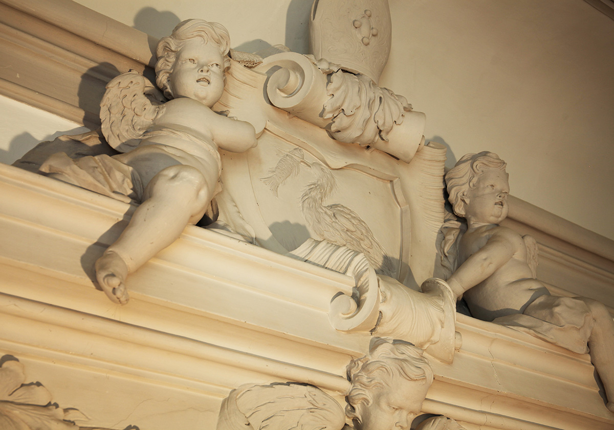 Supraporte am Ausgang des Rekreationssaals mit Wappen Abt Engelbert Vischers